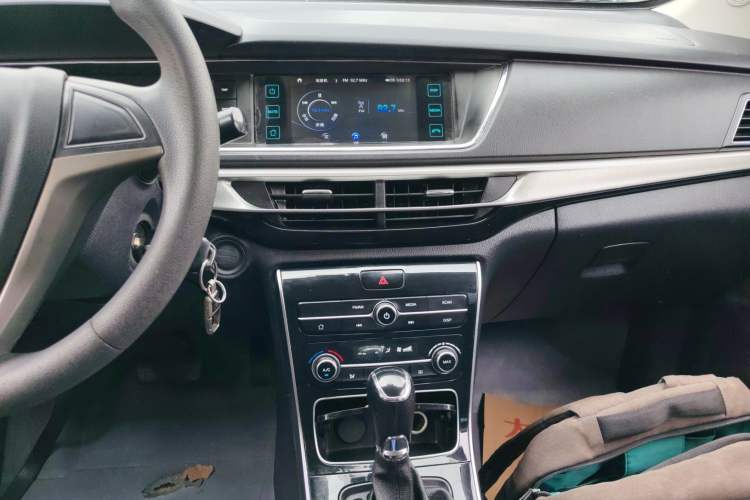 Used CHANGAN OSHAN A600EV 2021 EV model Audio And AC Panel