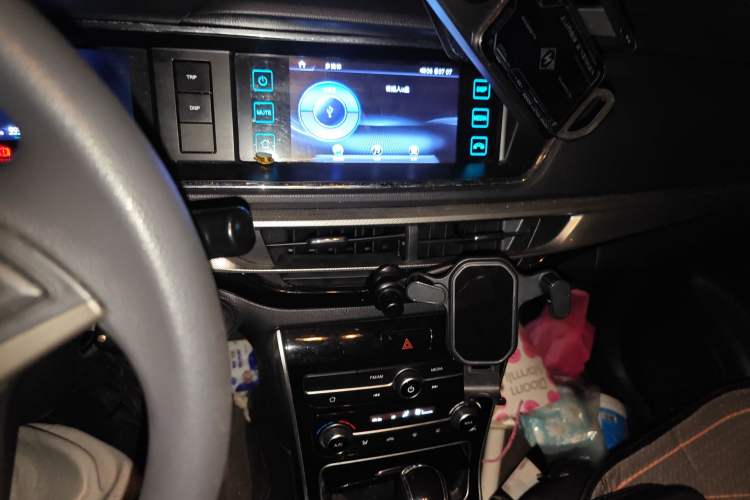 Used CHANGAN OSHAN A600EV 2021 Light & Lively Edition Audio And AC Panel