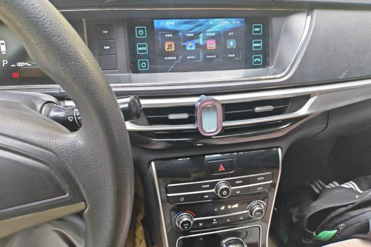 Used CHANGAN OSHAN A600EV 2021 Light & Lively Edition Audio And AC Panel