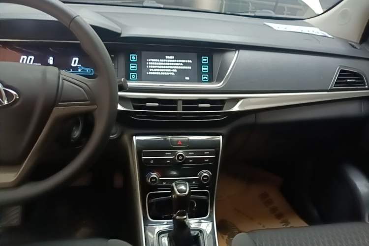 Used CHANGAN OSHAN A600EV 2021 Light & Lively Edition Audio And AC Panel