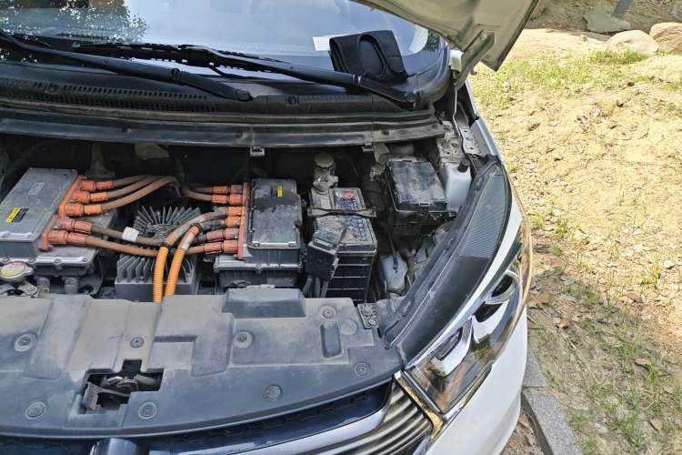 Used CHANGAN OSHAN A600EV 2021 Light & Lively Edition Engine Bay Left