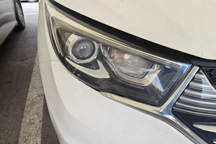 Used CHANGAN OSHAN A600EV 2021 EV model Right Front Headlight