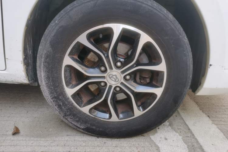 Used CHANGAN OSHAN A600EV 2021 EV model Right Front Wheel Hub