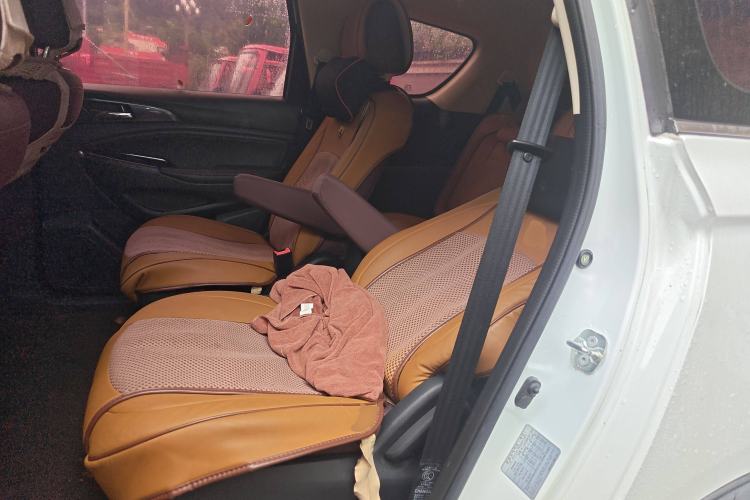 Used CHANGAN OSHAN A800 2017 1.6L Manual Comfort Model Interior 4