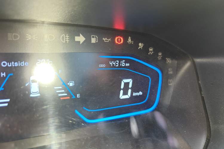 Used CHANGAN OSHAN A800 2017 1.6L Manual Comfort Model Odometer Close Up