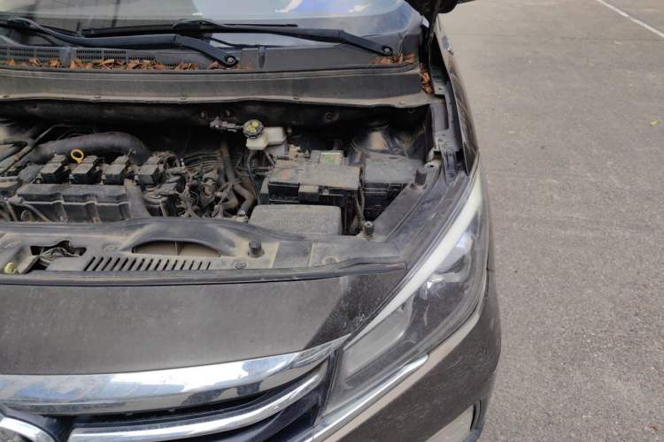 Used CHANGAN OSHAN A800 2017 1.5T Manual Luxury Model Engine Bay Left
