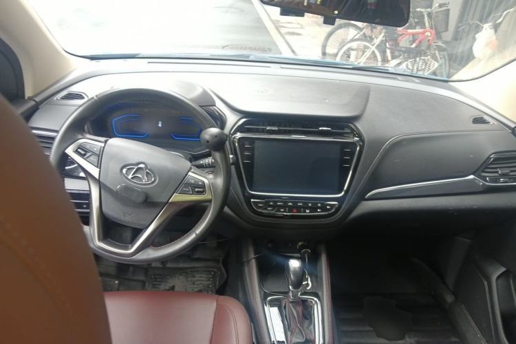 Used CHANGAN OSHAN A800 2017 1.5T Automatic Luxury Model Center Console