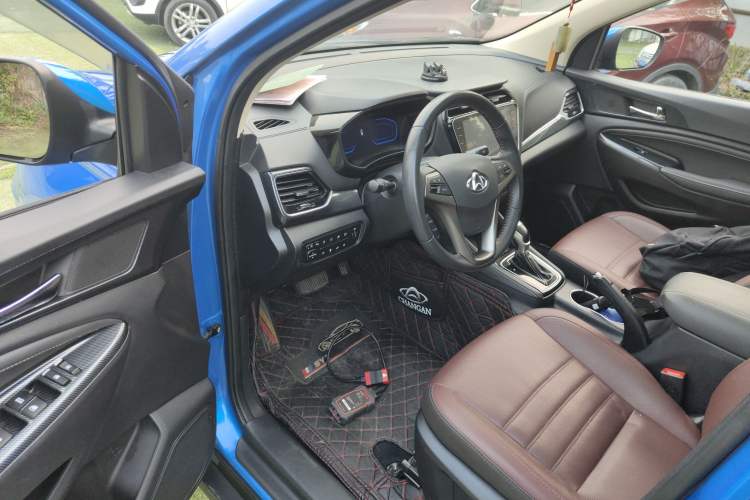 Used CHANGAN OSHAN A800 2017 1.5T Automatic ZhiZun Model Driver Seat
