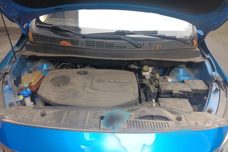 Used CHANGAN OSHAN A800 2017 1.5T Automatic Luxury Model Engine Bay