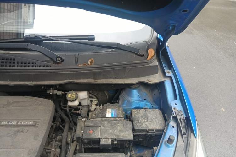 Used CHANGAN OSHAN A800 2017 1.5T Automatic Luxury Model Engine Bay Left