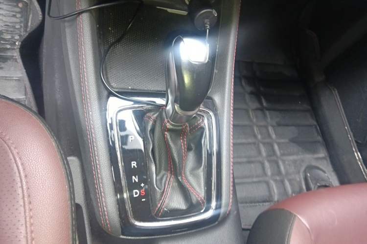 Used CHANGAN OSHAN A800 2017 1.5T Automatic Luxury Model Gear Lever