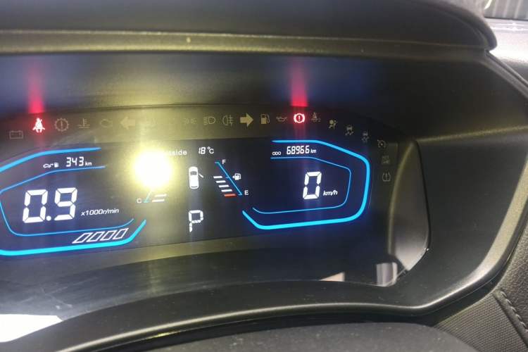 Used CHANGAN OSHAN A800 2017 1.5T Automatic Luxury Model Odometer Close Up