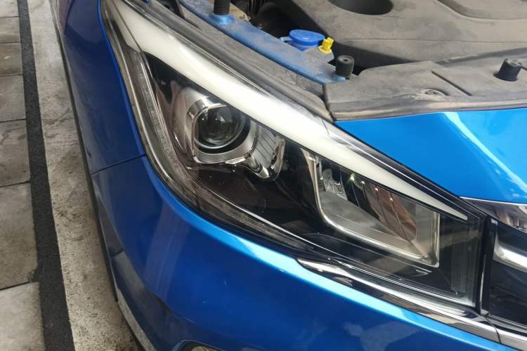 Used CHANGAN OSHAN A800 2017 1.5T Automatic Luxury Model Right Front Headlight