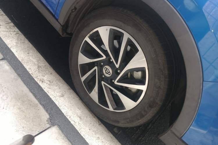 Used CHANGAN OSHAN A800 2017 1.5T Automatic Luxury Model Right Front Wheel Hub