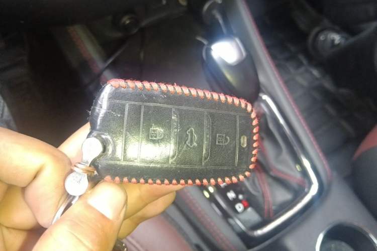 Used CHANGAN OSHAN A800 2017 1.5T Automatic Luxury Model Vehicle Key