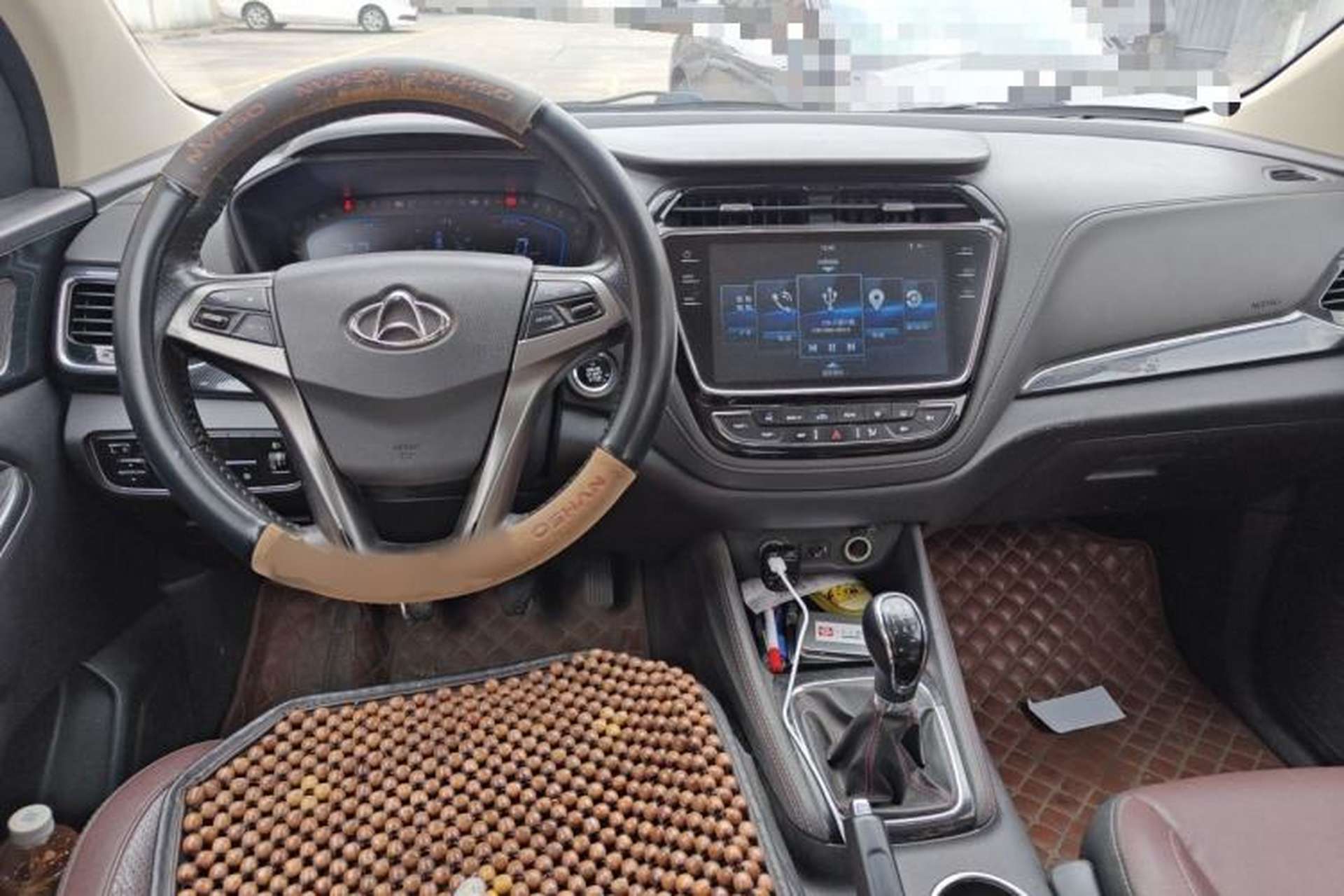 Used CHANGAN OSHAN A800 2017 1.6L Manual Luxury Model Center Console
