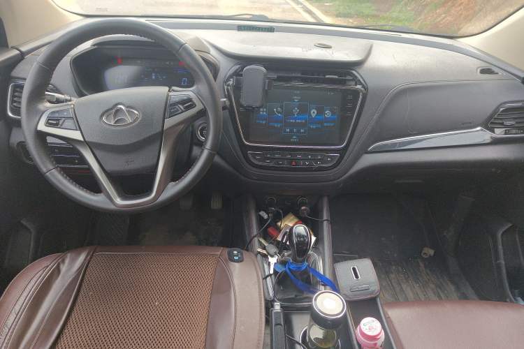 Used CHANGAN OSHAN A800 2017 1.6L Manual Luxury Model Center Console