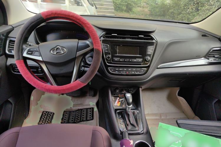 Used CHANGAN OSHAN A800 2017 1.5T Automatic Comfort Model Center Console
