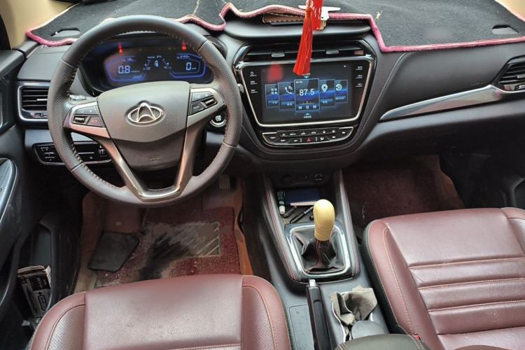 Used CHANGAN OSHAN A800 2017 1.6L Manual Luxury Model Center Console