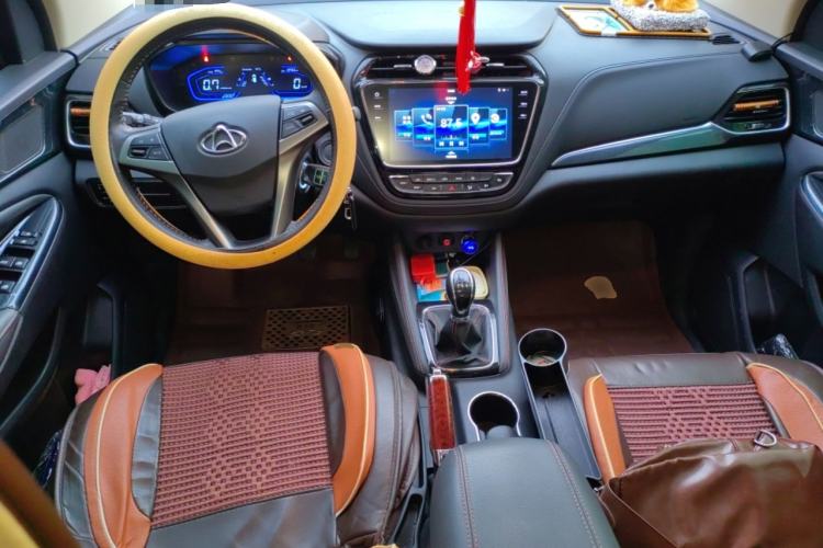 Used CHANGAN OSHAN A800 2017 1.6L Manual Comfort Model Center Console