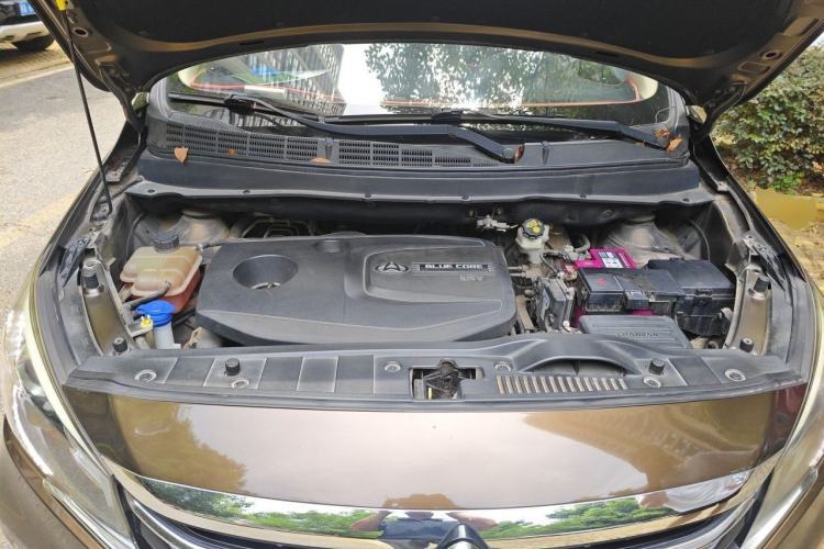Used CHANGAN OSHAN A800 2017 1.5T Manual Luxury Model Engine Bay