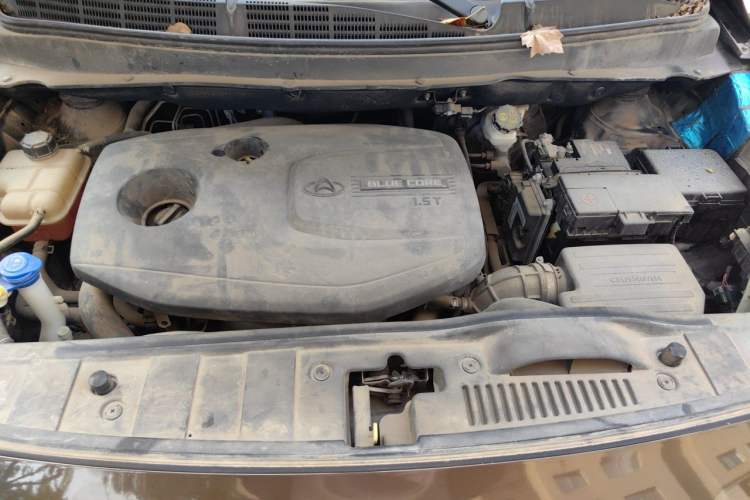 Used CHANGAN OSHAN A800 2017 1.5T Automatic Comfort Model Engine Bay