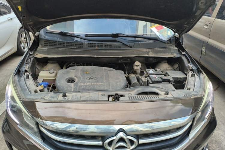 Used CHANGAN OSHAN A800 2017 1.6L Manual Luxury Model Engine Bay