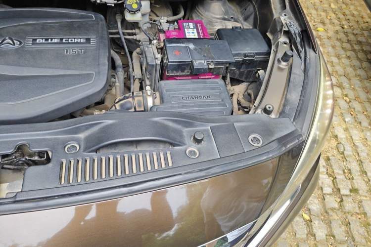 Used CHANGAN OSHAN A800 2017 1.5T Manual Luxury Model Engine Bay Left