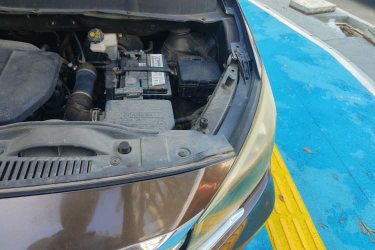 Used CHANGAN OSHAN A800 2017 1.6L Manual Luxury Model Engine Bay Left