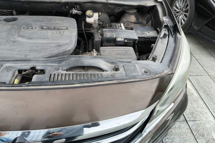 Used CHANGAN OSHAN A800 2017 1.5T Automatic Luxury Model Engine Bay Left