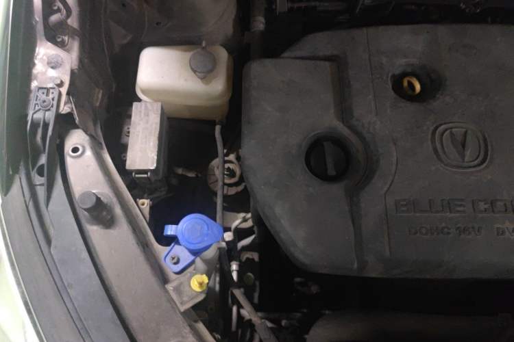 Used CHANGAN OSHAN A800 2017 1.6L Manual Luxury Model Engine Bay Right