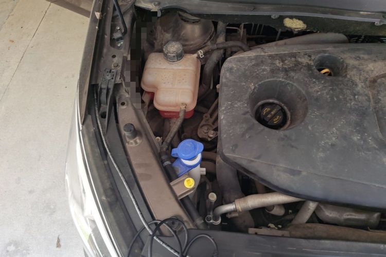 Used CHANGAN OSHAN A800 2017 1.5T Manual Elite Version Engine Bay Right