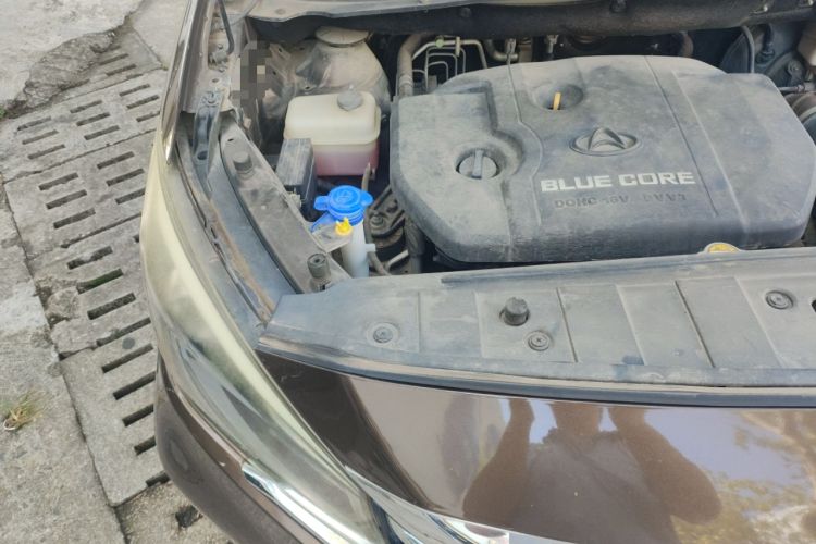 Used CHANGAN OSHAN A800 2017 1.6L Manual Luxury Model Engine Bay Right