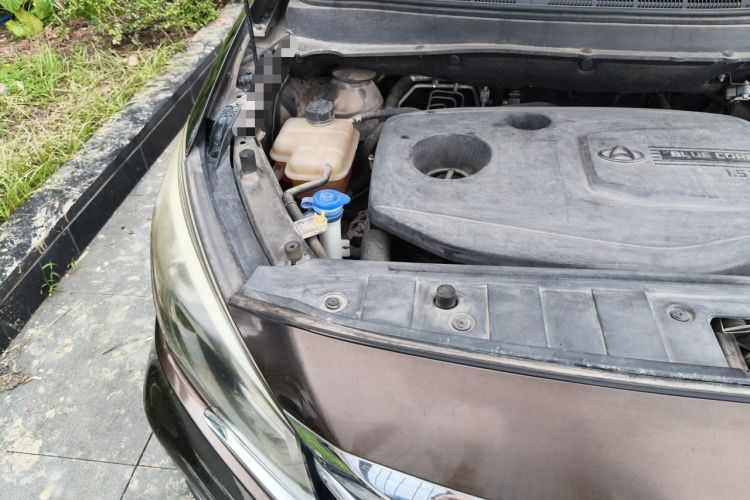 Used CHANGAN OSHAN A800 2017 1.5T Automatic Luxury Model Engine Bay Right