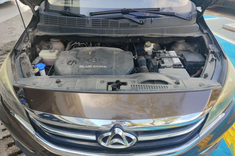 Used CHANGAN OSHAN A800 2017 1.6L Manual Luxury Model Engine Bay