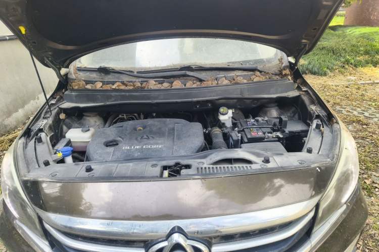 Used CHANGAN OSHAN A800 2017 1.6L Manual Luxury Model Engine Bay