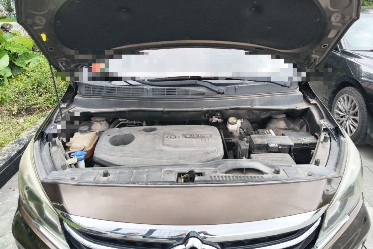 Used CHANGAN OSHAN A800 2017 1.5T Automatic Luxury Model Engine Bay