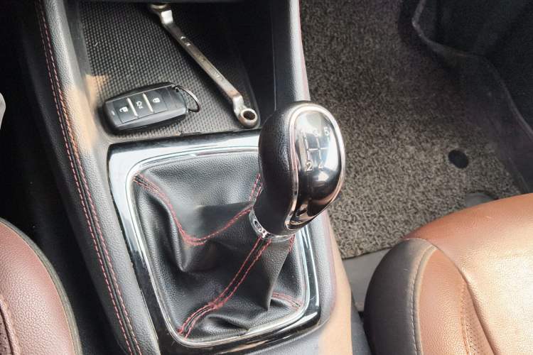 Used CHANGAN OSHAN A800 2017 1.6L Manual Luxury Model Gear Lever