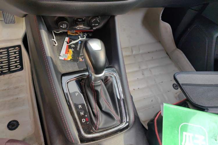 Used CHANGAN OSHAN A800 2017 1.5T Automatic Comfort Model Gear Lever