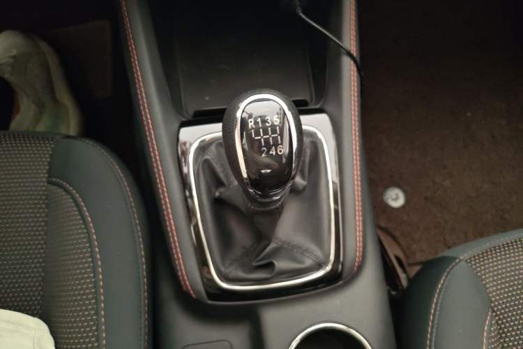 Used CHANGAN OSHAN A800 2017 1.5T Manual Elite Version Gear Lever