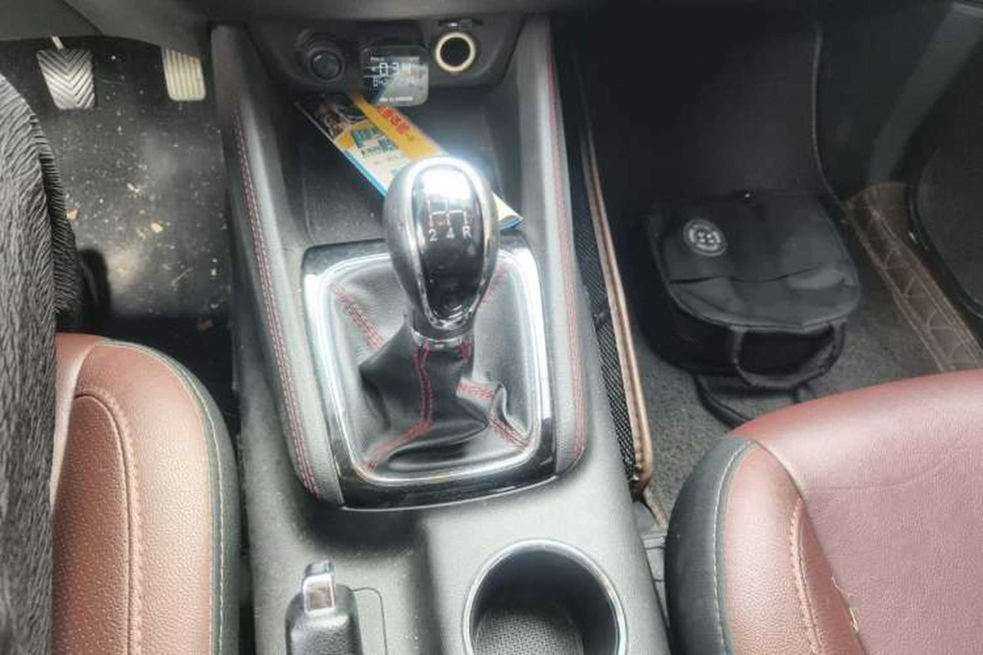 Used CHANGAN OSHAN A800 2017 1.6L Manual Luxury Model Gear Lever