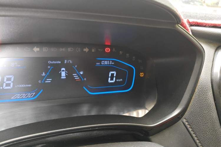 Used CHANGAN OSHAN A800 2017 1.5T Manual Luxury Model Odometer Close Up