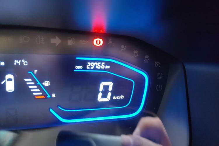 Used CHANGAN OSHAN A800 2017 1.6L Manual Comfort Model Odometer Close Up