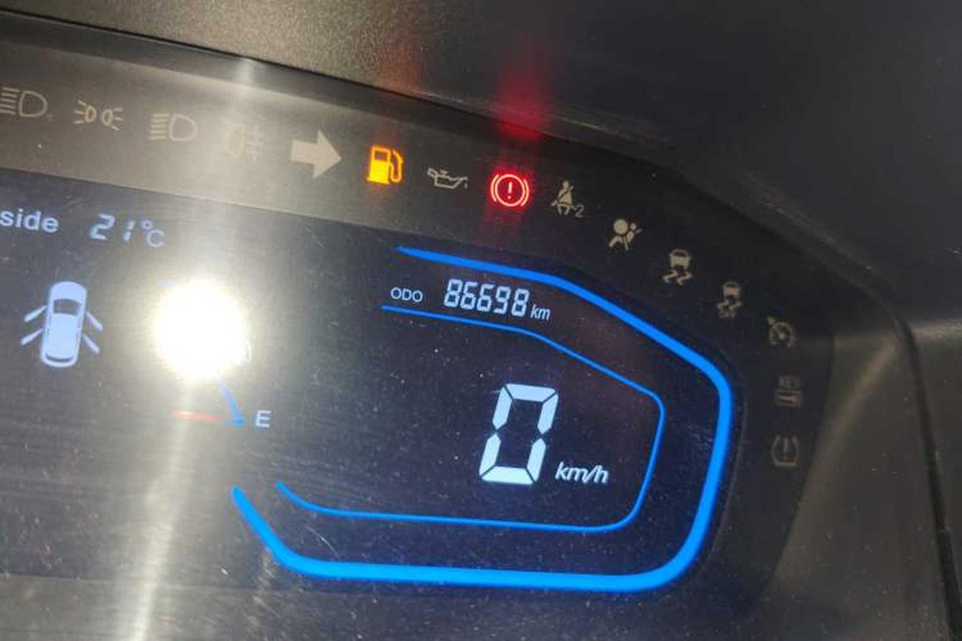 Used CHANGAN OSHAN A800 2017 1.5T Manual Luxury Model Odometer Close Up
