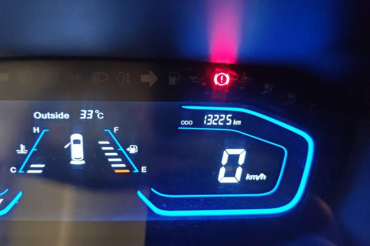 Used CHANGAN OSHAN A800 2017 1.5T Manual Elite Version Odometer Close Up