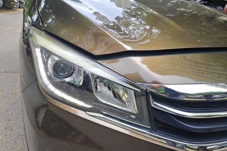 Used CHANGAN OSHAN A800 2017 1.5T Manual Luxury Model Right Front Headlight
