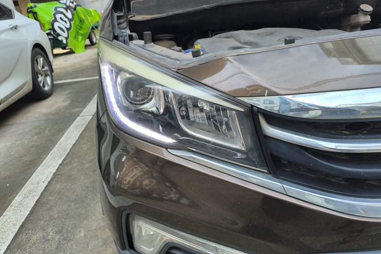 Used CHANGAN OSHAN A800 2017 1.6L Manual Luxury Model Right Front Headlight