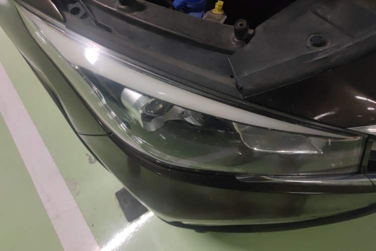 Used CHANGAN OSHAN A800 2017 1.6L Manual Luxury Model Right Front Headlight