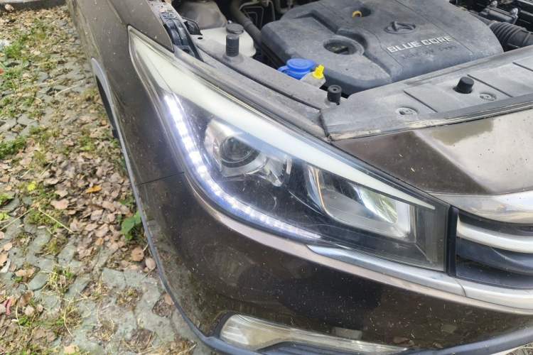Used CHANGAN OSHAN A800 2017 1.6L Manual Luxury Model Right Front Headlight