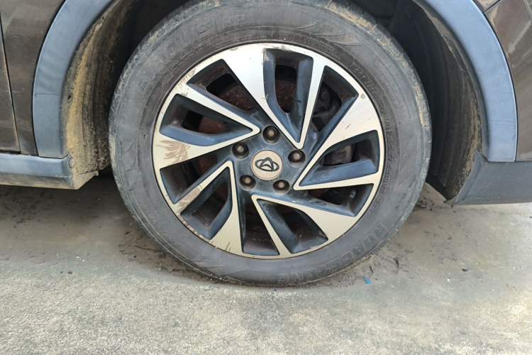 Used CHANGAN OSHAN A800 2017 1.6L Manual Luxury Model Right Front Wheel Hub